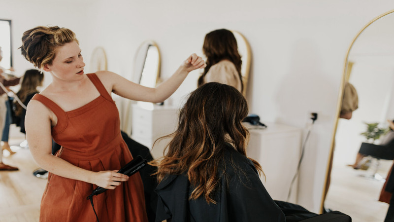 How to Pick an Ideal Salon in Minneapolis for your Hair and Skin Care Needs